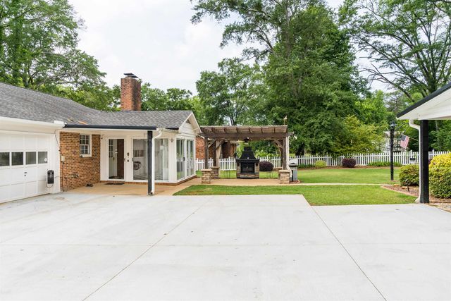 108 Ridgeway Road, Spartanburg, SC 29301