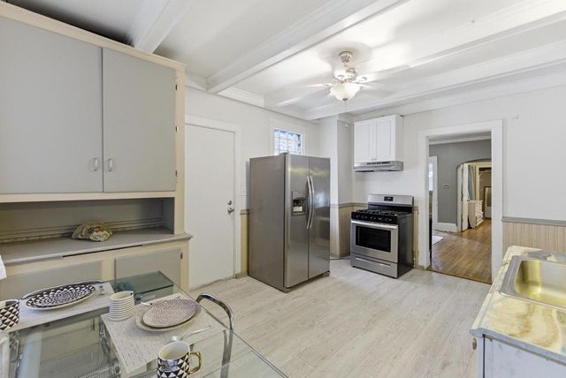 2330 N Hubbard STREET, Milwaukee, WI 53212