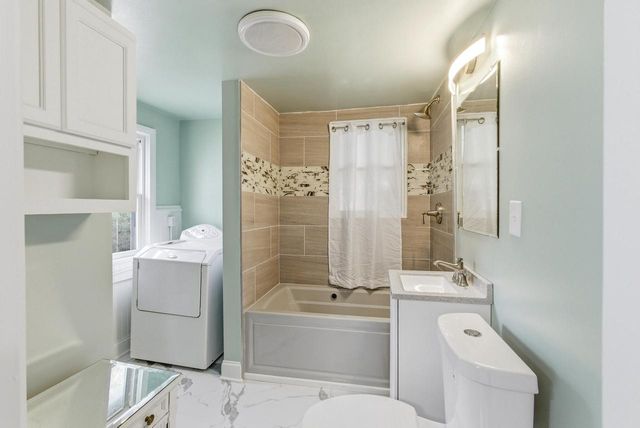 2330 N Hubbard STREET, Milwaukee, WI 53212
