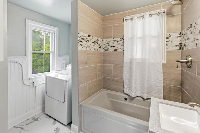 2330 N Hubbard STREET, Milwaukee, WI 53212