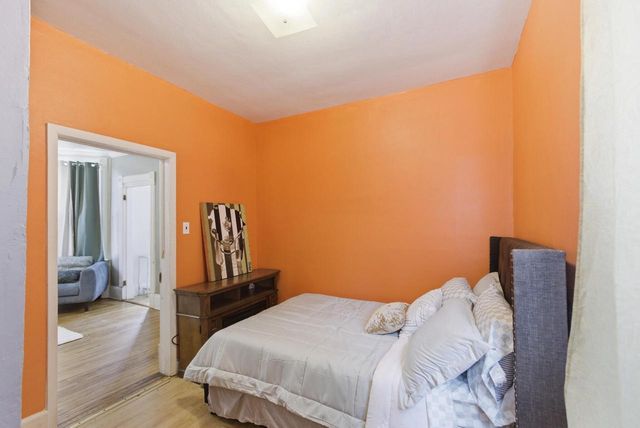 2330 N Hubbard STREET, Milwaukee, WI 53212