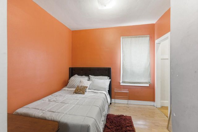 2330 N Hubbard STREET, Milwaukee, WI 53212