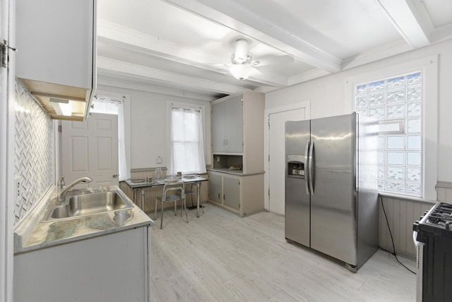 2330 N Hubbard STREET, Milwaukee, WI 53212