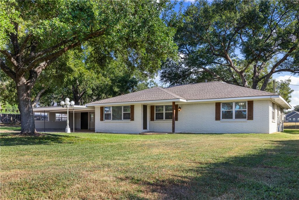 1906 Gun and Rod Road, Brenham, TX 77833 — exterior