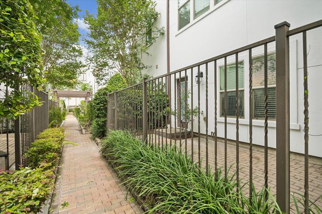 4220 Dickson Street, Houston, TX 77007