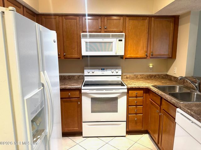 12171 BEACH Boulevard 703, Jacksonville, FL 32246