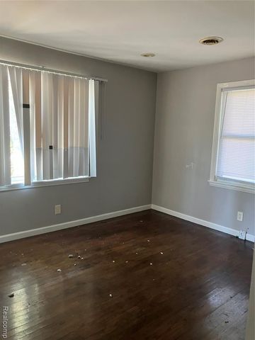20485 Elkhart Street, Harper Woods, MI 48225