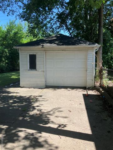 20485 Elkhart Street, Harper Woods, MI 48225