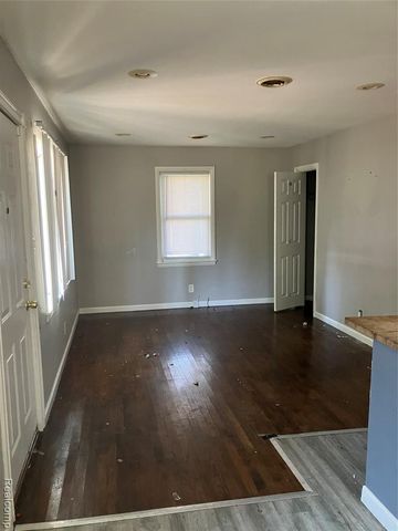20485 Elkhart Street, Harper Woods, MI 48225
