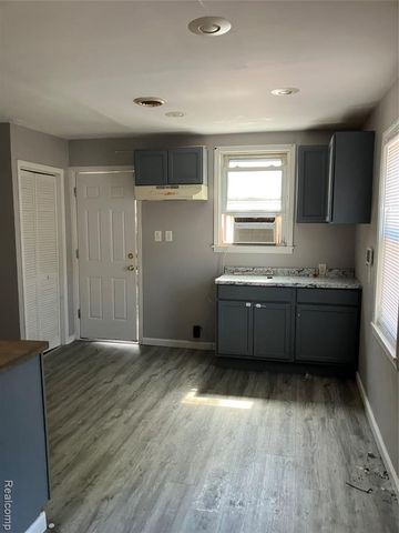20485 Elkhart Street, Harper Woods, MI 48225