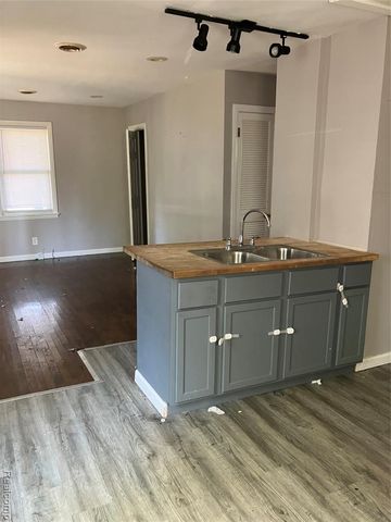 20485 Elkhart Street, Harper Woods, MI 48225