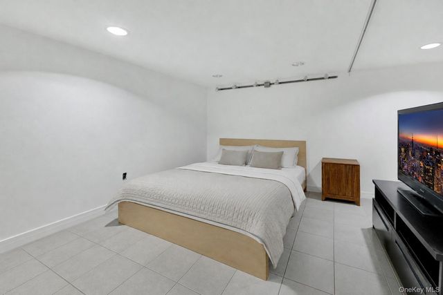 1808 Hering Avenue, Bronx, NY 10461