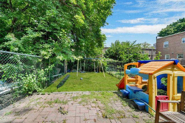 1808 Hering Avenue, Bronx, NY 10461
