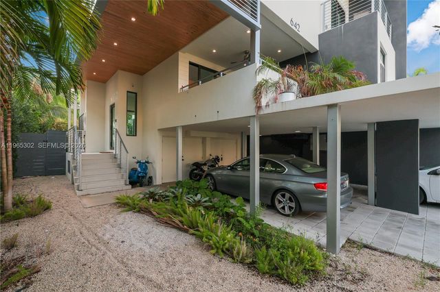 640 Fernwood Rd, Key Biscayne, FL 33149