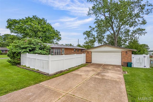 710 Peace Haven Drive, St Louis, MO 63125