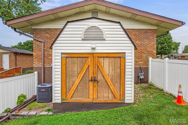 710 Peace Haven Drive, St Louis, MO 63125