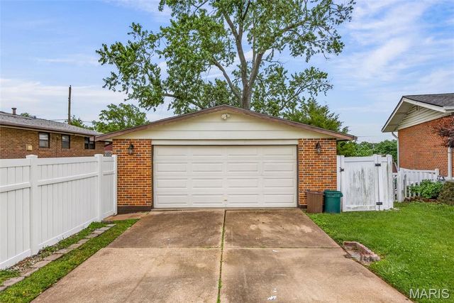 710 Peace Haven Drive, St Louis, MO 63125