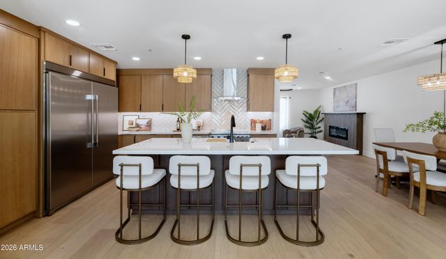8331 E MALCOMB Drive, Scottsdale, AZ 85250
