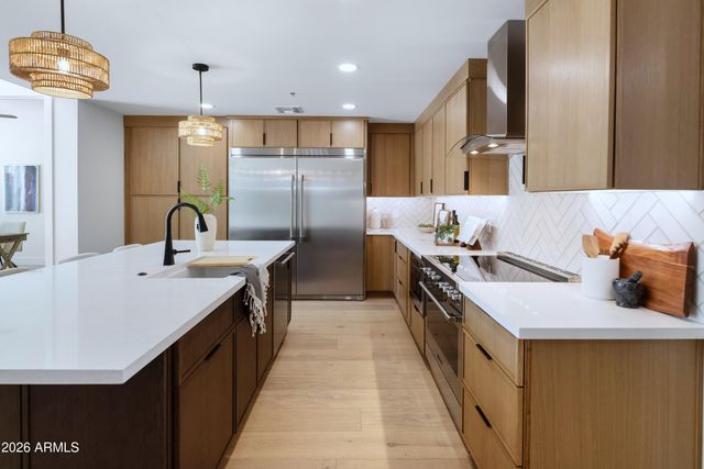 8331 E MALCOMB Drive, Scottsdale, AZ 85250