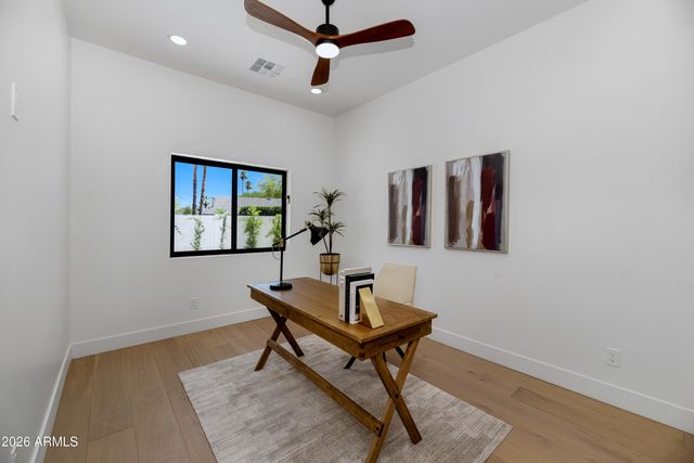 8331 E MALCOMB Drive, Scottsdale, AZ 85250
