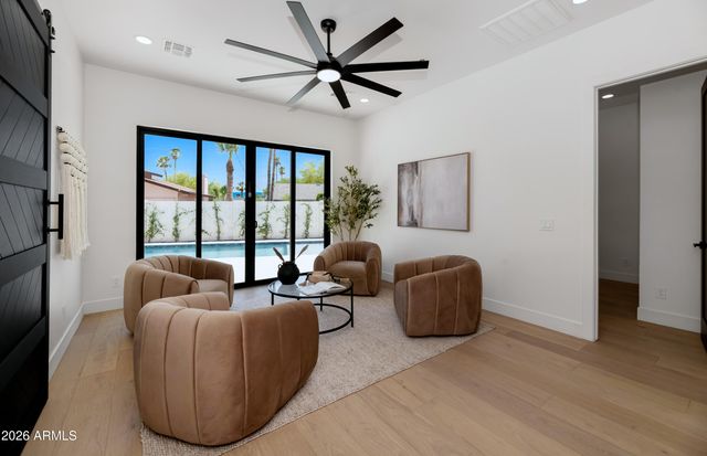 8331 E MALCOMB Drive, Scottsdale, AZ 85250