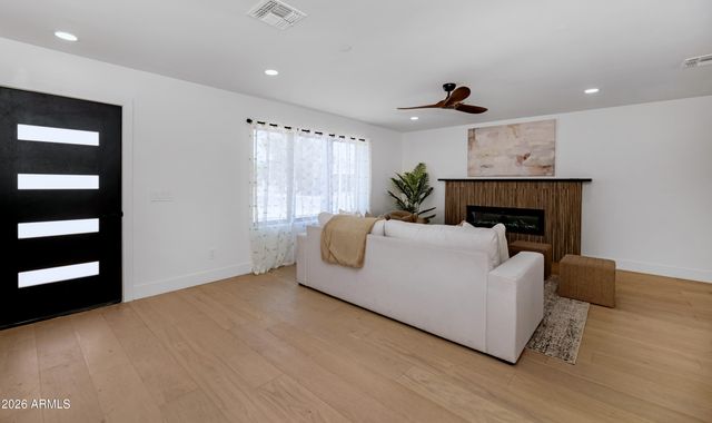 8331 E MALCOMB Drive, Scottsdale, AZ 85250
