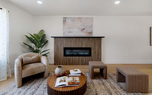 8331 E MALCOMB Drive, Scottsdale, AZ 85250