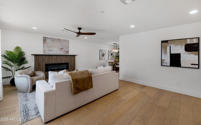 8331 E MALCOMB Drive, Scottsdale, AZ 85250