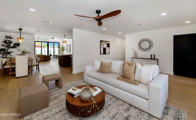 8331 E MALCOMB Drive, Scottsdale, AZ 85250