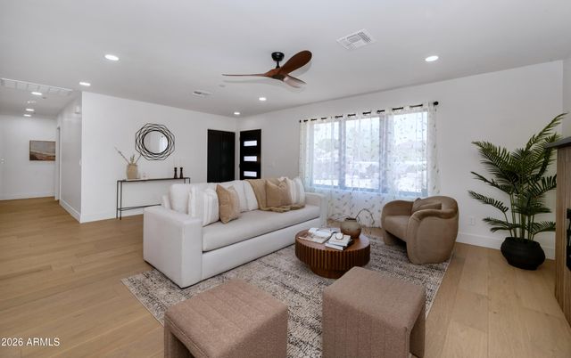 8331 E MALCOMB Drive, Scottsdale, AZ 85250