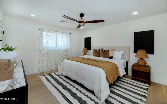 8331 E MALCOMB Drive, Scottsdale, AZ 85250