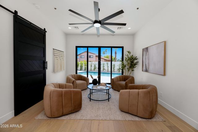 8331 E MALCOMB Drive, Scottsdale, AZ 85250