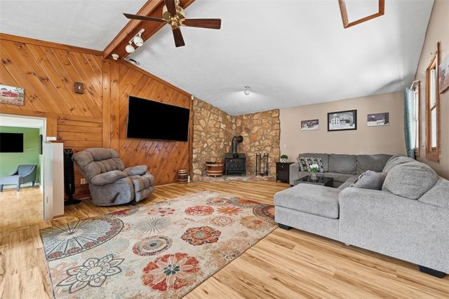 122 Grove Hill Rd, Economy, PA 15005