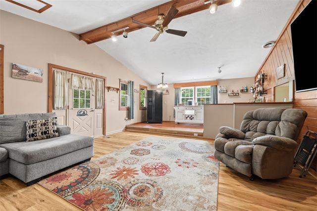 122 Grove Hill Rd, Economy, PA 15005