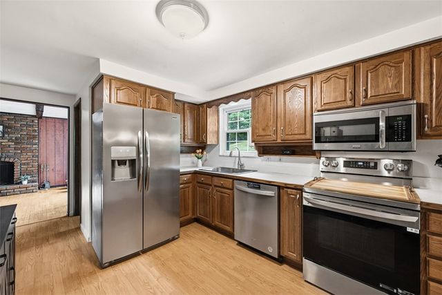 122 Grove Hill Rd, Economy, PA 15005