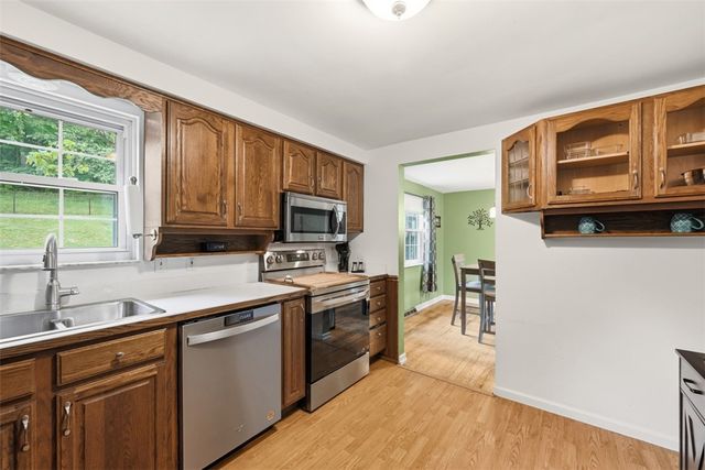 122 Grove Hill Rd, Economy, PA 15005