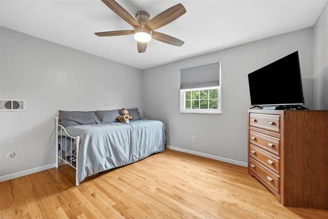 122 Grove Hill Rd, Economy, PA 15005