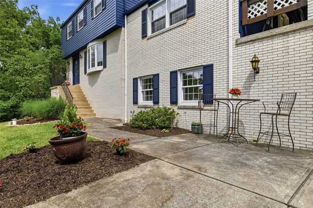 122 Grove Hill Rd, Economy, PA 15005