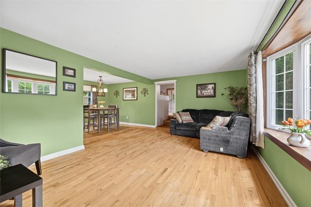 122 Grove Hill Rd, Economy, PA 15005