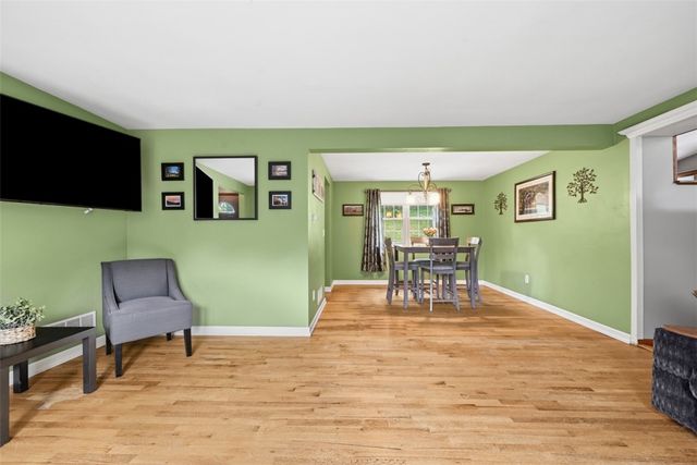 122 Grove Hill Rd, Economy, PA 15005