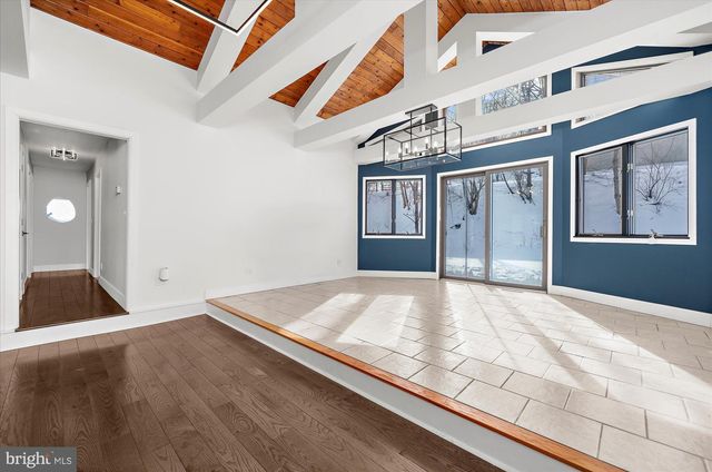 7112 COUNTRY SPRING RD, New Tripoli, PA 18066