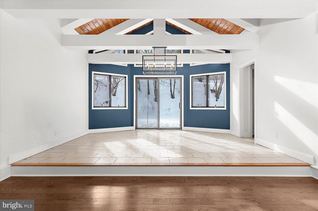 7112 COUNTRY SPRING RD, New Tripoli, PA 18066