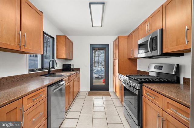 7112 COUNTRY SPRING RD, New Tripoli, PA 18066