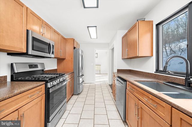 7112 COUNTRY SPRING RD, New Tripoli, PA 18066