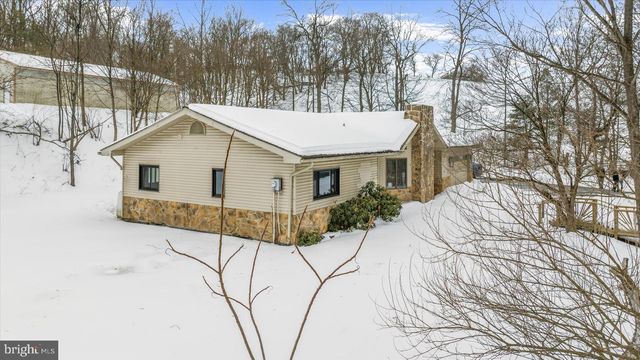 7112 COUNTRY SPRING RD, New Tripoli, PA 18066