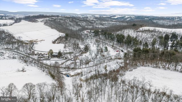 7112 COUNTRY SPRING RD, New Tripoli, PA 18066