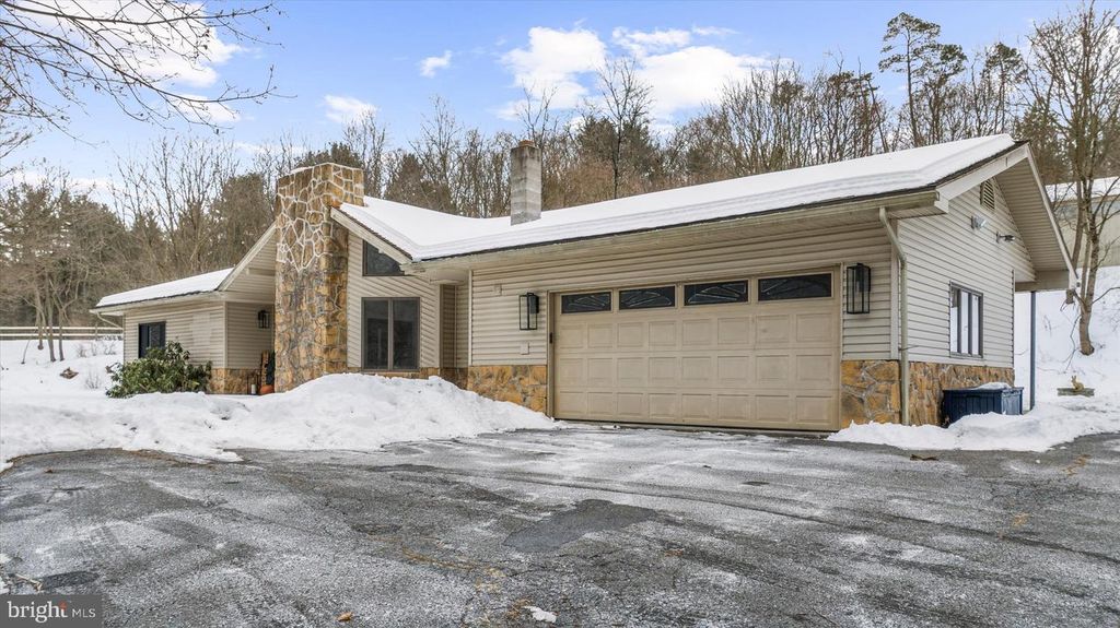 7112 COUNTRY SPRING RD, New Tripoli, PA 18066