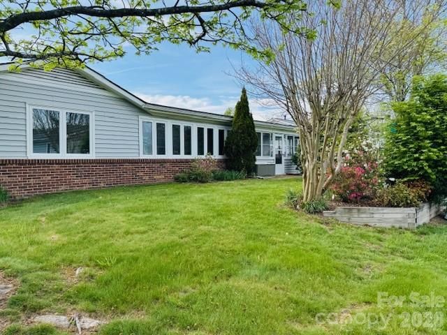 208 Dartcrest Drive, Hendersonville, NC 28792