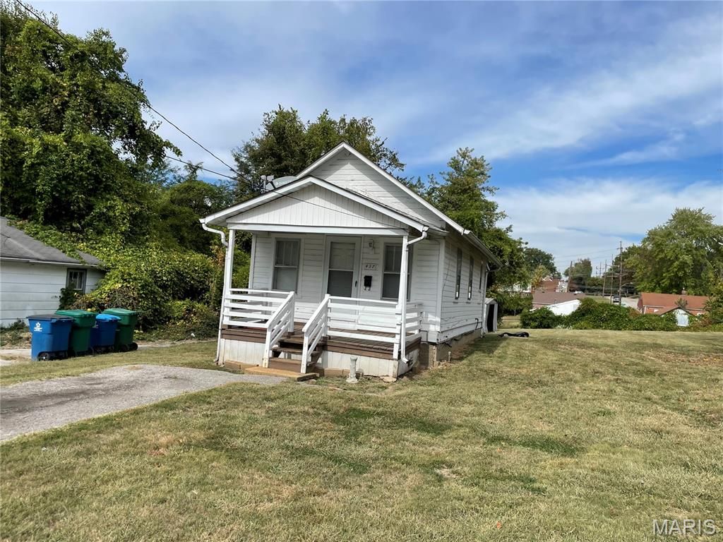 437 Thrift Avenue, Riverview, MO 63137