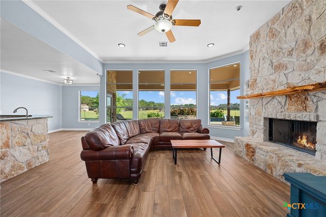 140 N Encino Crossing, Liberty Hill, TX 78642